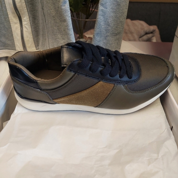 Venus Olive & Black sneakers - Picture 7 of 7